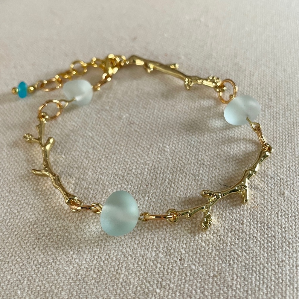 NWOT Hand Crafted Gold and Blue Seaglass Bracelet